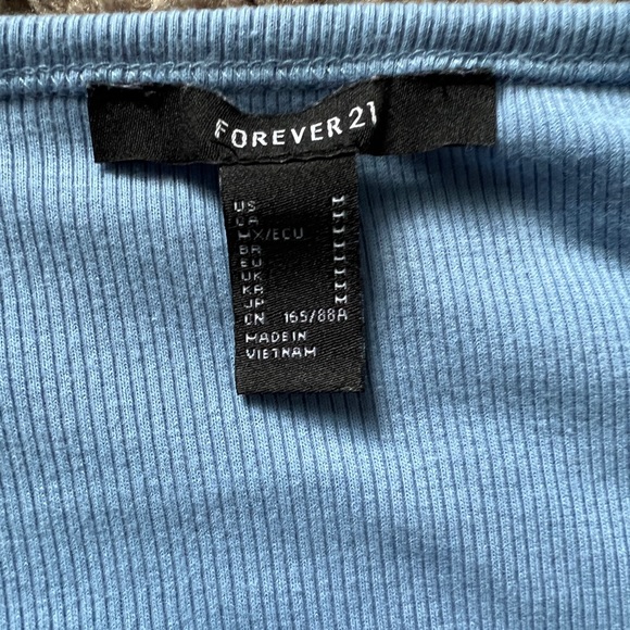 Forever 21 Cropped Button up long sleeve - Picture 3 of 3